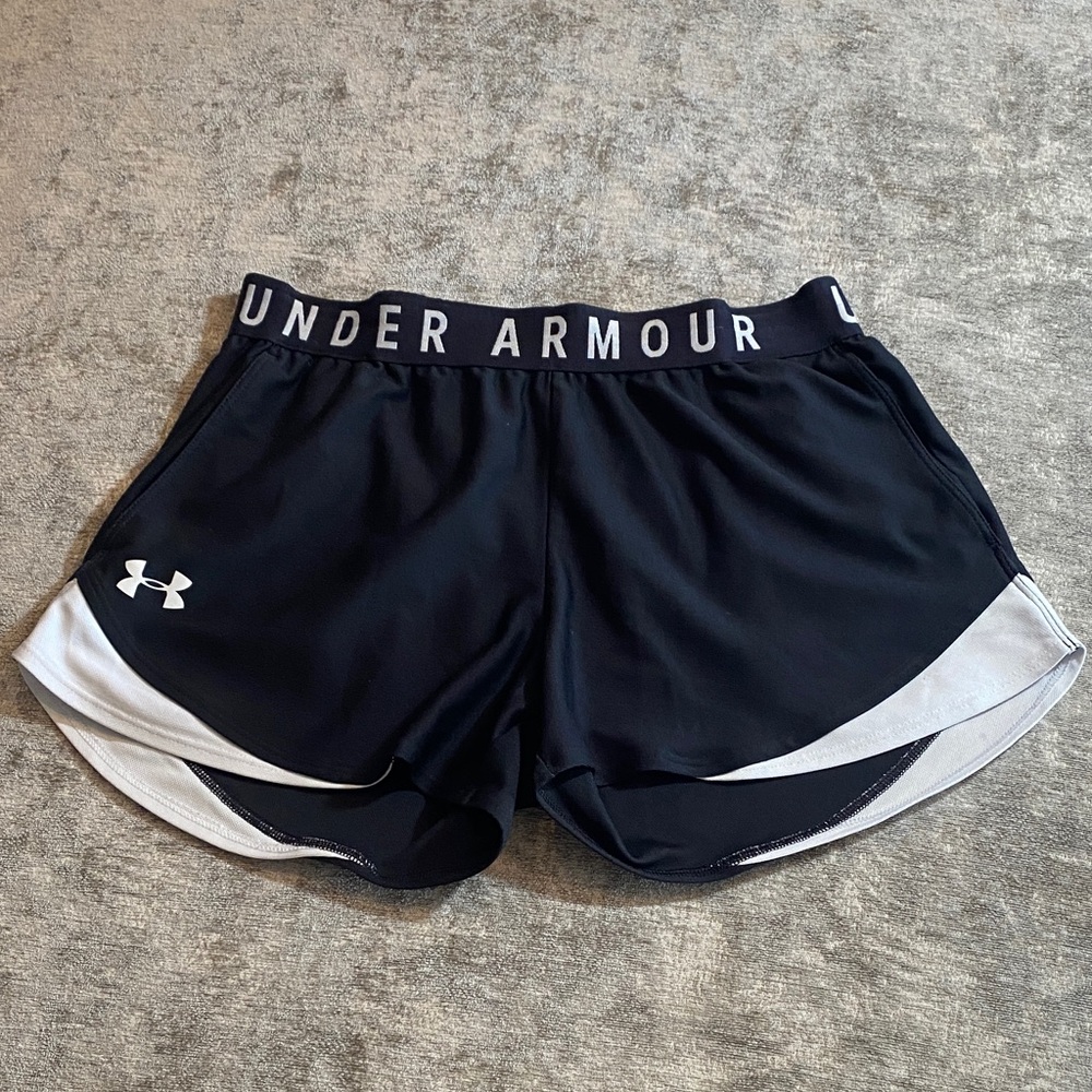 Under Armour Women's Athletic Shorts in Black & White size XS {1198}